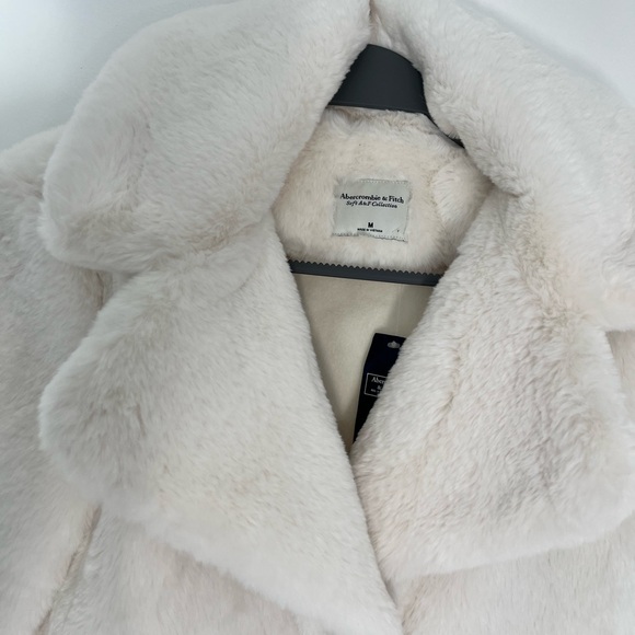 Abercrombie & Fitch Soft Faux Fur Jacket – Women’s M - Picture 4 of 14